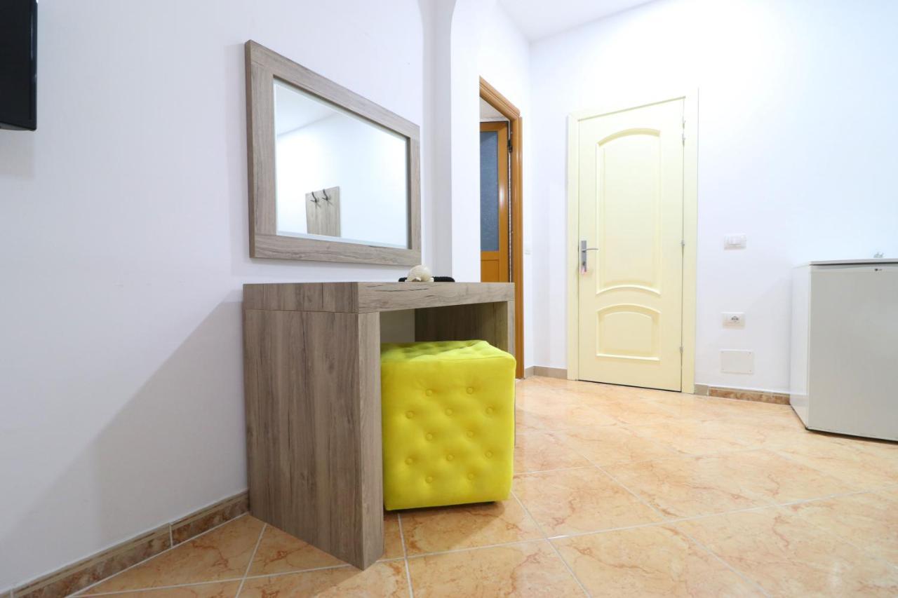Hotel Kristal Влёра Экстерьер фото
