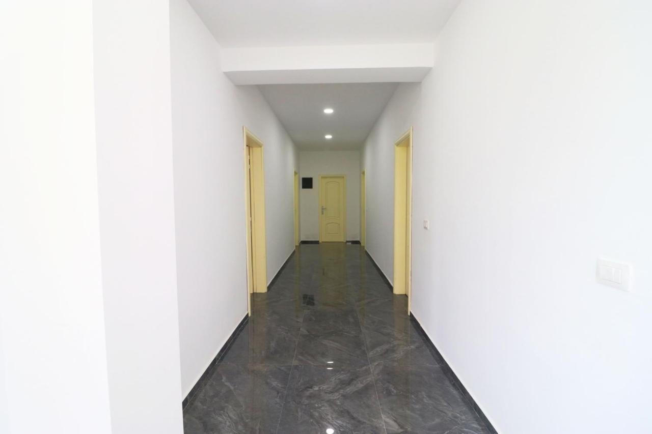 Hotel Kristal Влёра Экстерьер фото