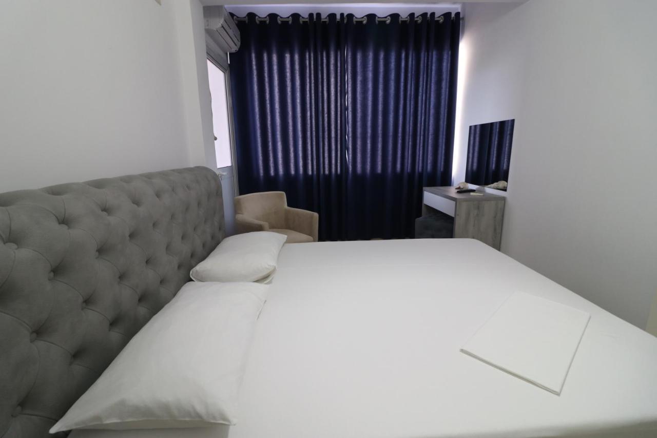 Hotel Kristal Влёра Экстерьер фото