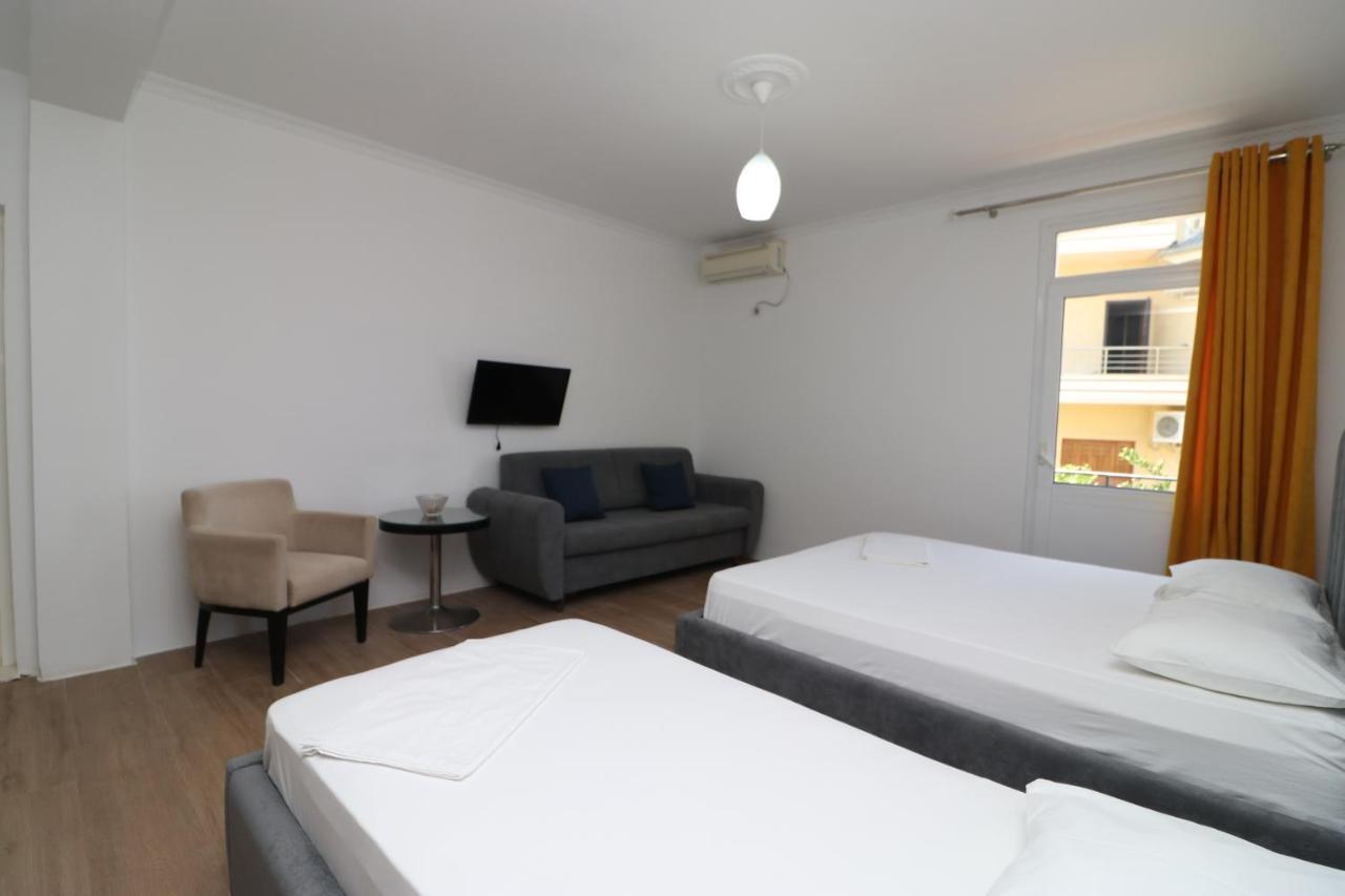 Hotel Kristal Влёра Экстерьер фото