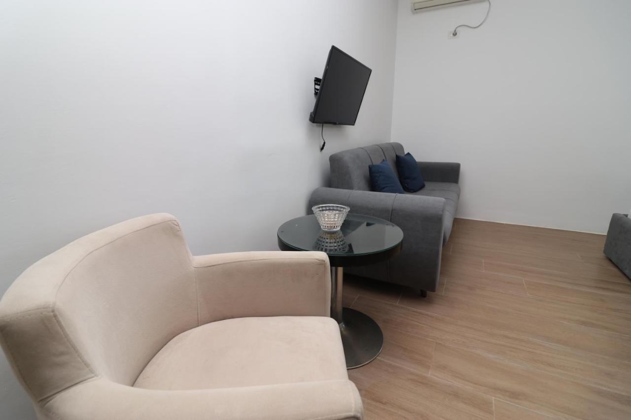 Hotel Kristal Влёра Экстерьер фото