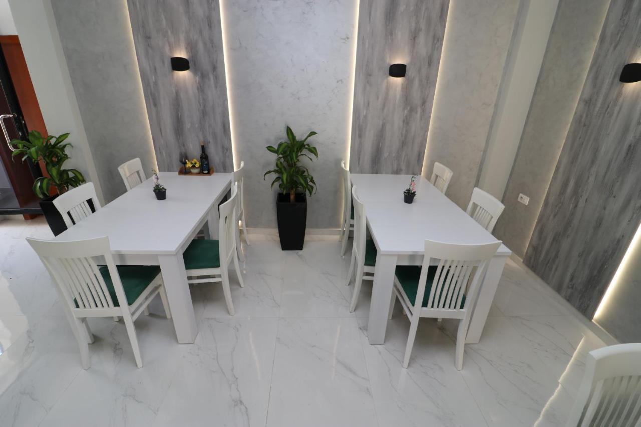 Hotel Kristal Влёра Экстерьер фото