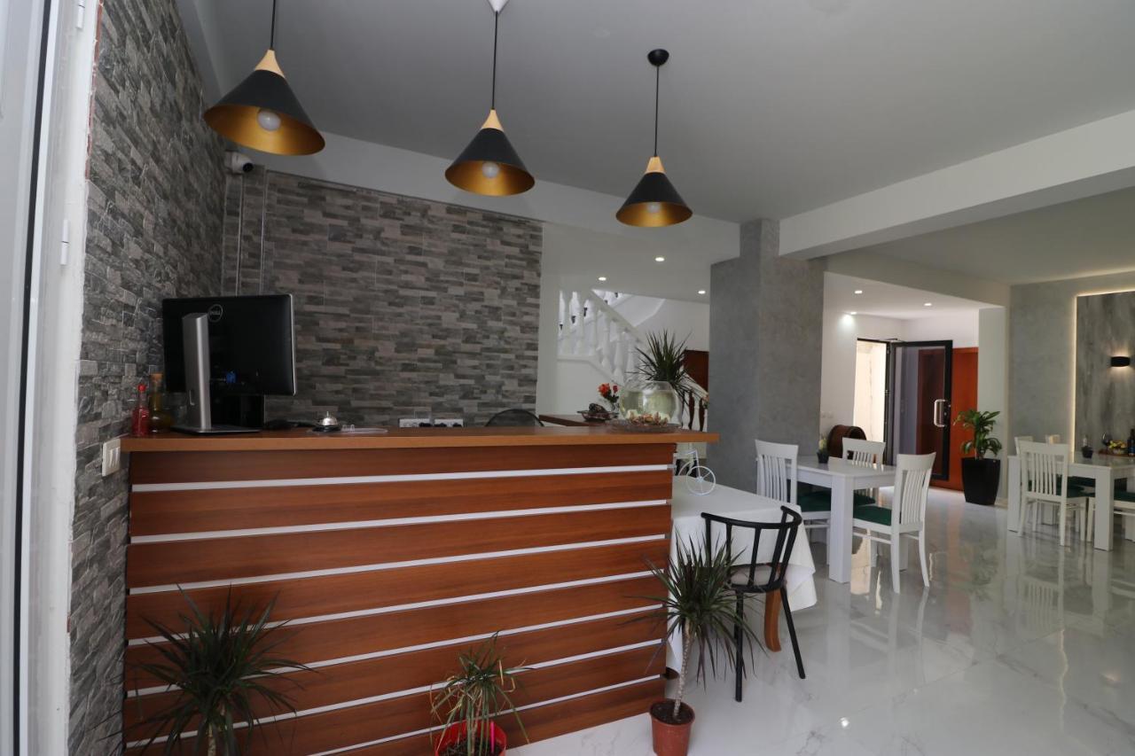 Hotel Kristal Влёра Экстерьер фото