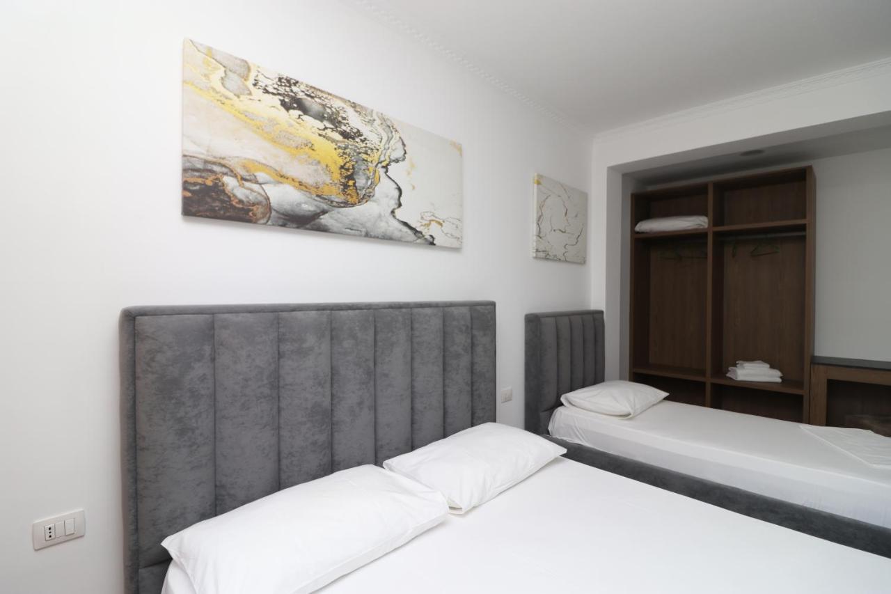 Hotel Kristal Влёра Экстерьер фото