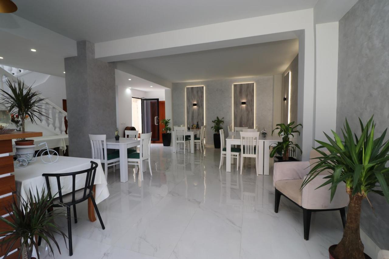 Hotel Kristal Влёра Экстерьер фото