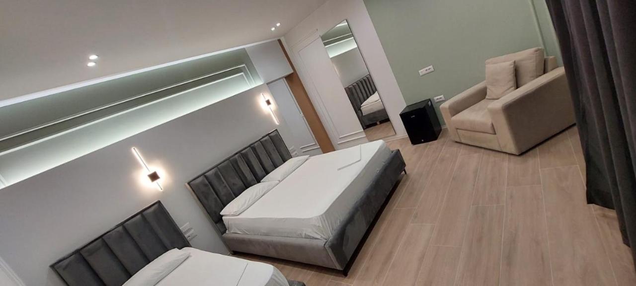 Hotel Kristal Влёра Экстерьер фото