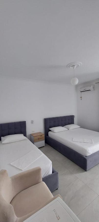 Hotel Kristal Влёра Экстерьер фото