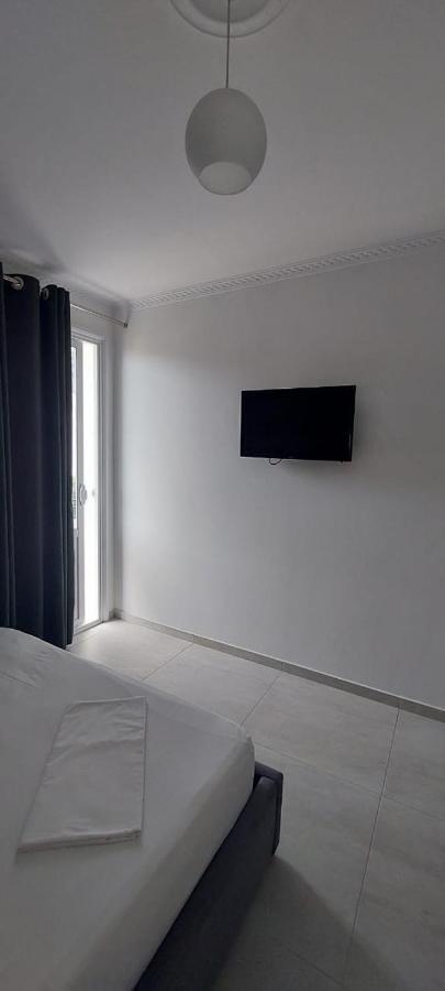 Hotel Kristal Влёра Экстерьер фото